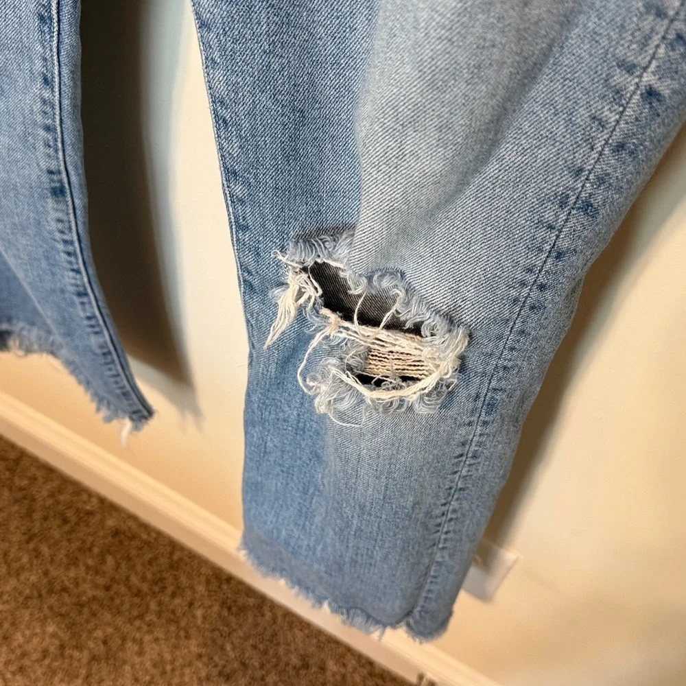MOTHER Women’s The Insider Crop Step Fray Light Blue Distressed Jeans / Size 27